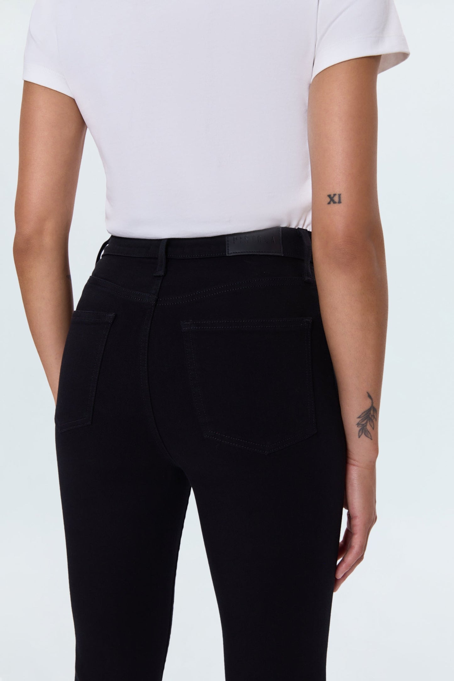 Allostudios – Lennon Højtaljede Cropped Bootcut Jeans - Sort Denim
