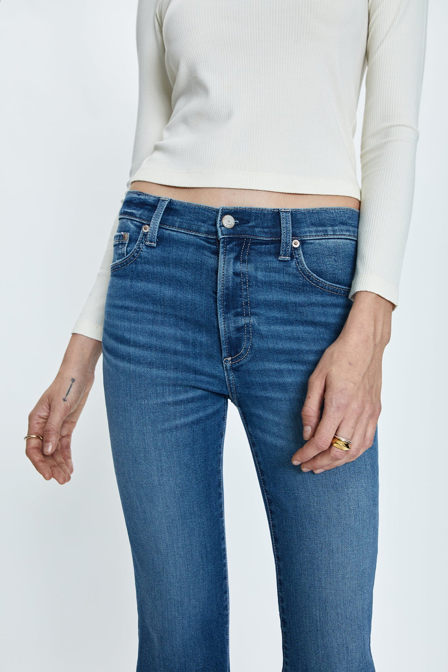 Allostudios – Kinsley Mid Rise Ultra Flare Jeans - Mellemblå Denim