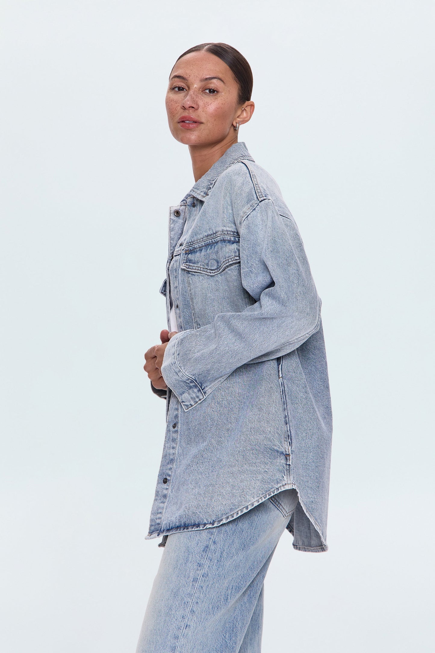 Allostudios – Mandy Oversized Shacket - Lyseblå Denim