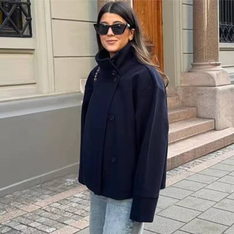 Elise kort frakke til kvinder – elegant, behagelig og alsidig med dobbeltradet knaplukning - Allostudios