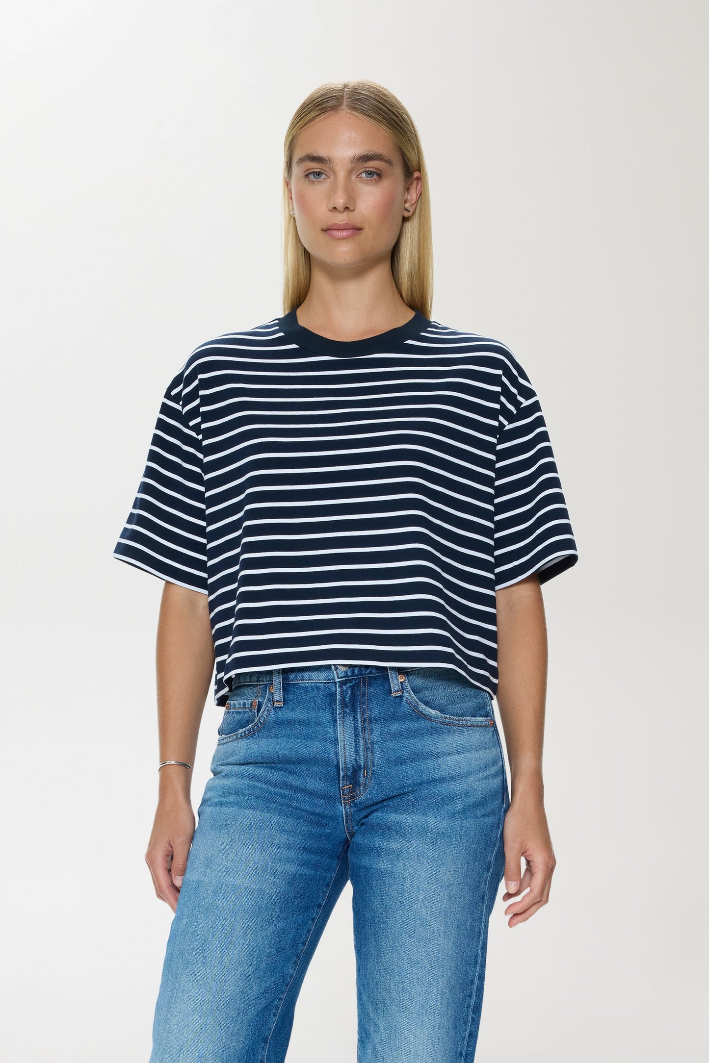 Allostudios – Mae Cropped T-shirt - Navy/Hvid Stribet