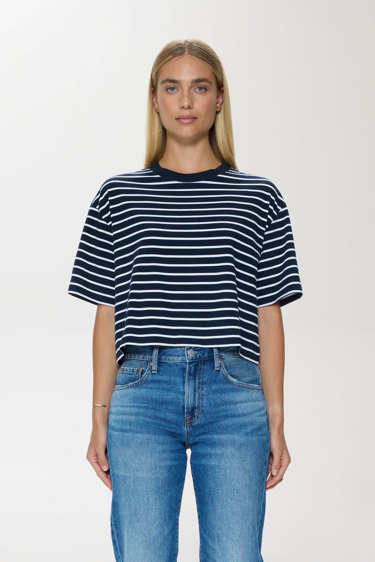 Allostudios – Mae Cropped T-shirt - Navy/Hvid Stribet