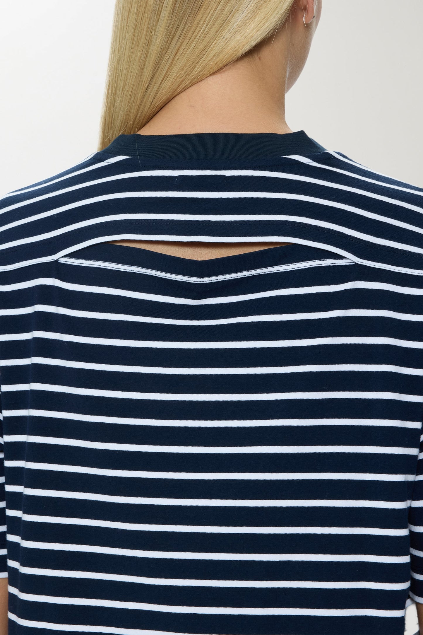 Allostudios – Mae Cropped T-shirt - Navy/Hvid Stribet