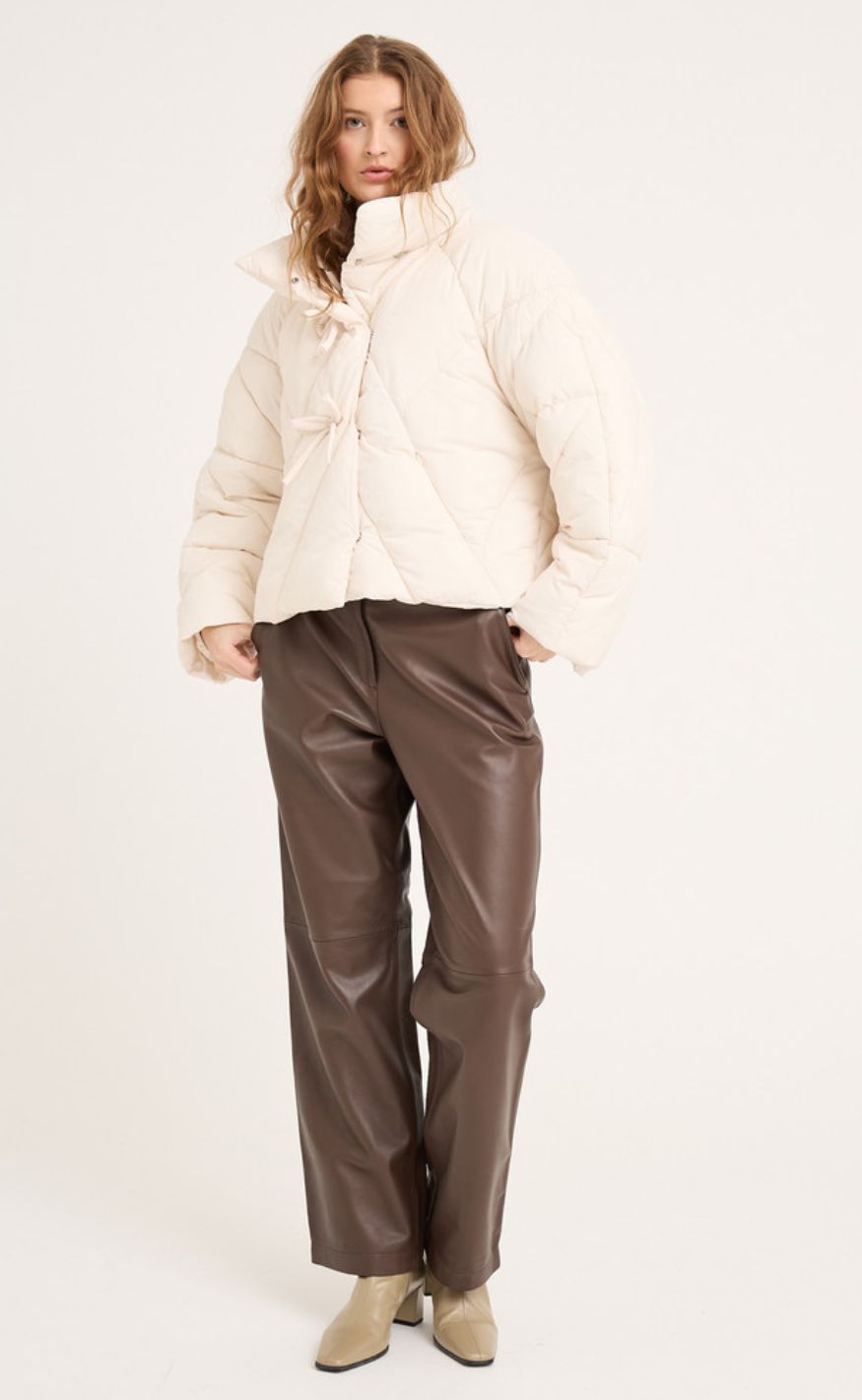 A-View Jakke - Bowy Puffer - Off White - allostudios