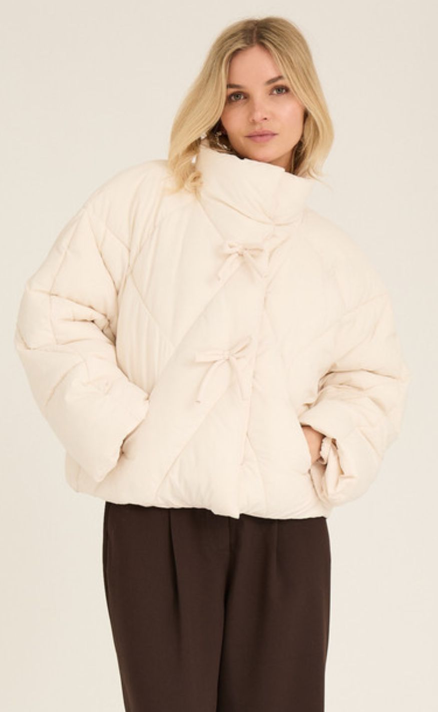 A-View Jakke - Bowy Puffer - Off White - allostudios