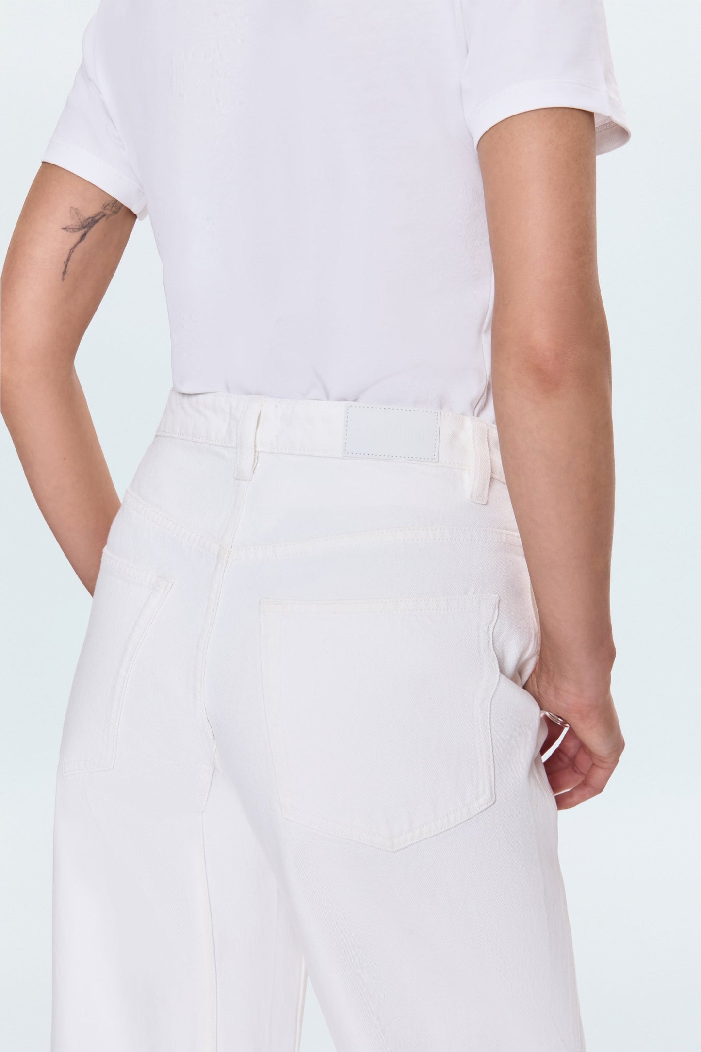 Allostudios – Beau Seamed Crescent Leg Jeans - Hvid Denim