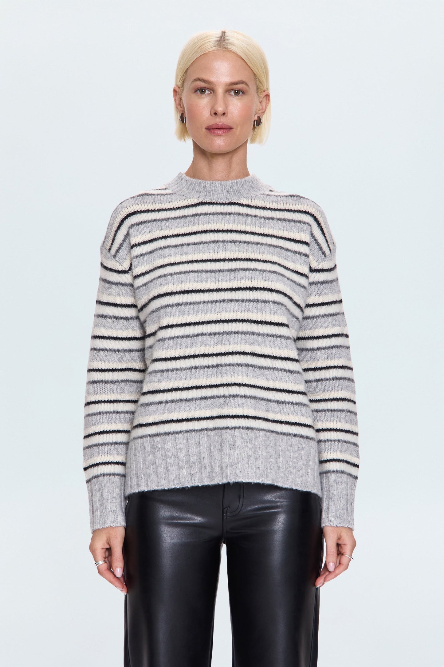 Allostudios – Hanna Oversized Strik Sweater - Grå/Hvid Stribet