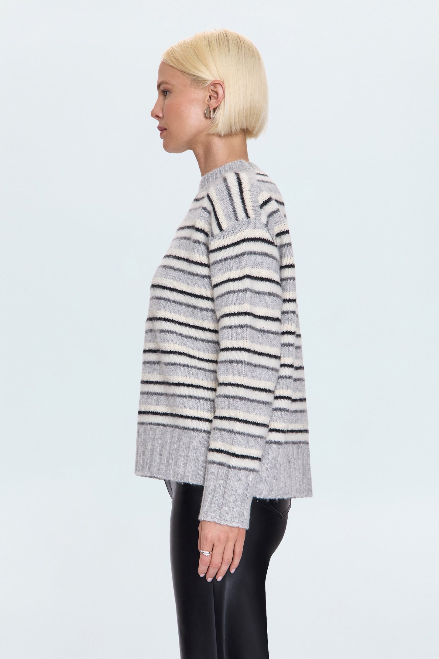 Allostudios – Hanna Oversized Strik Sweater - Grå/Hvid Stribet