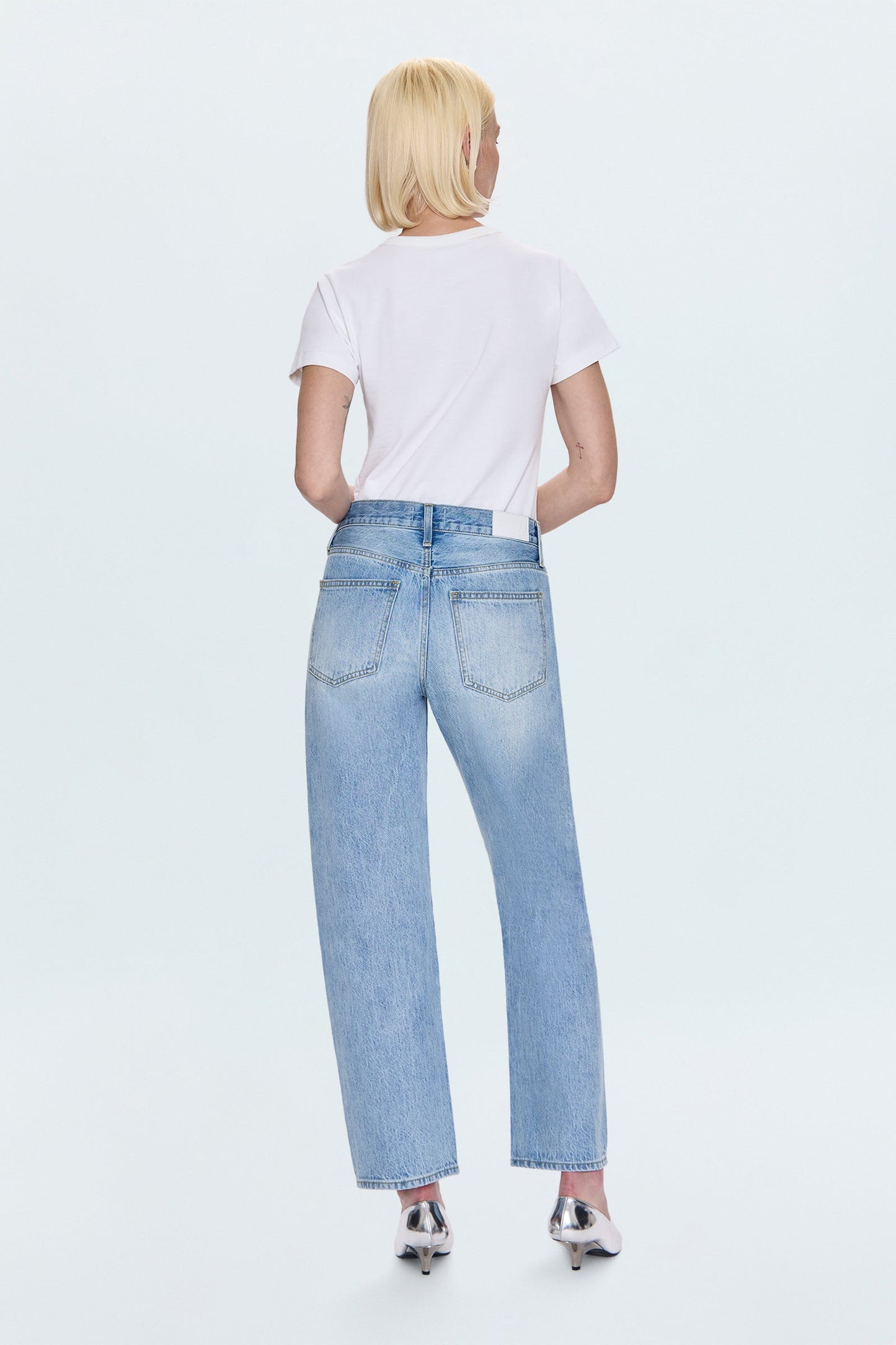 Allostudios – Lexi Mellemtaljede Bowed Straight Jeans - Lyseblå Vintage Denim