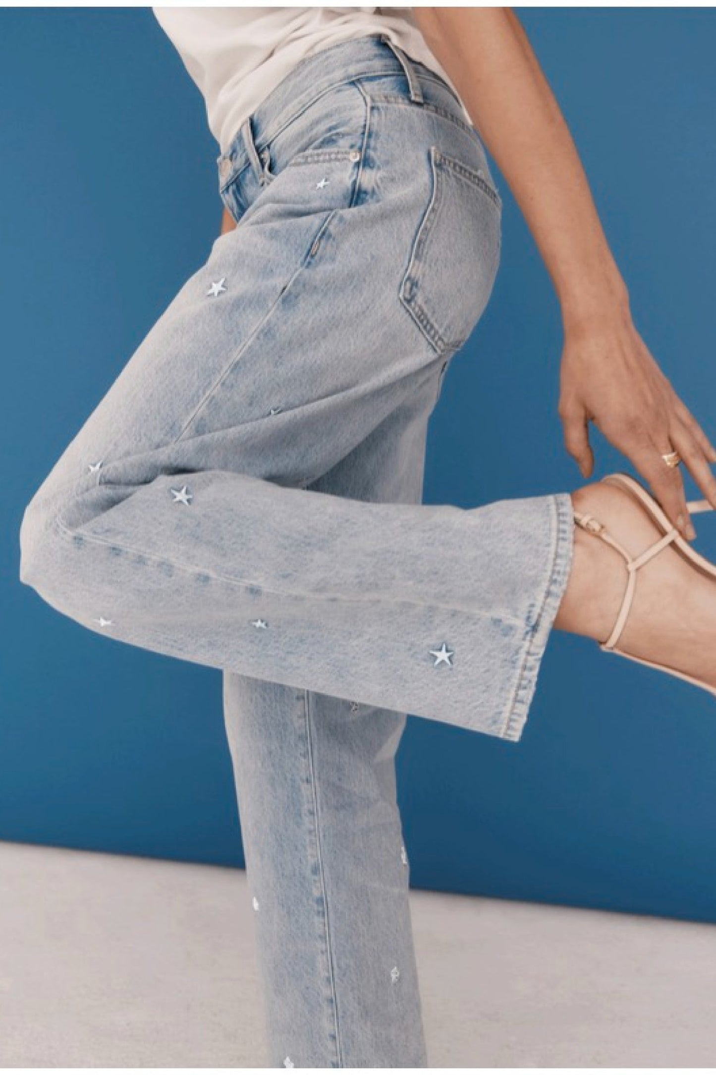 Allostudios – Lexi Mid Rise Bowed Straight Jeans - Lys Blå
