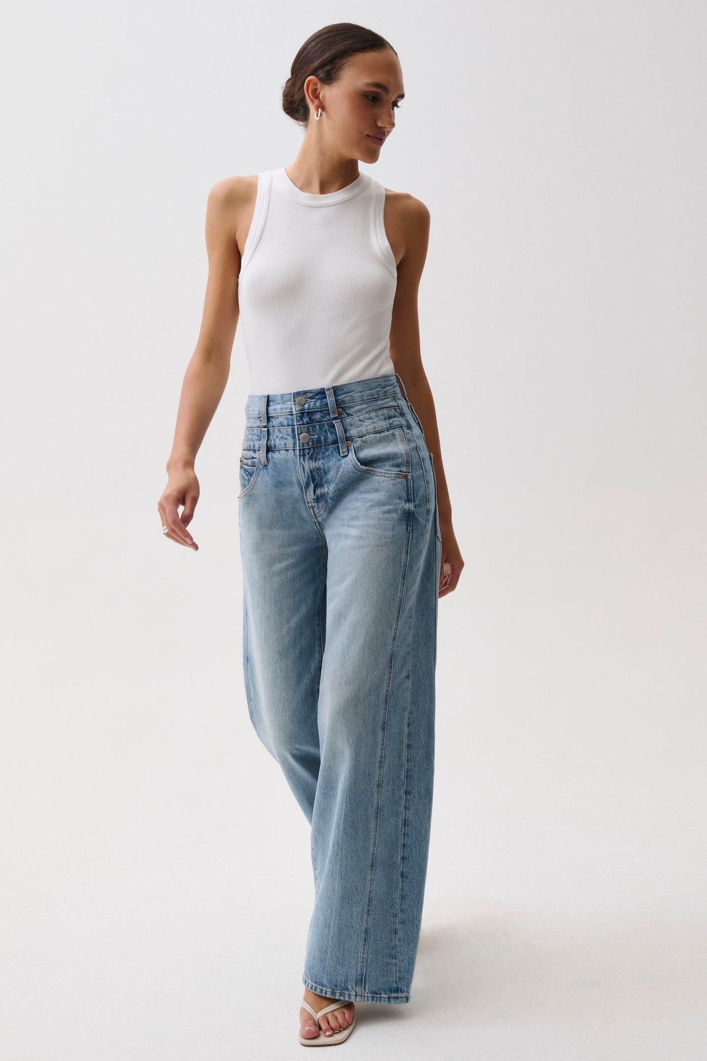 Allostudios – Caleb Højtaljede Stacked Waist Jeans - Light Blue Vintage Denim