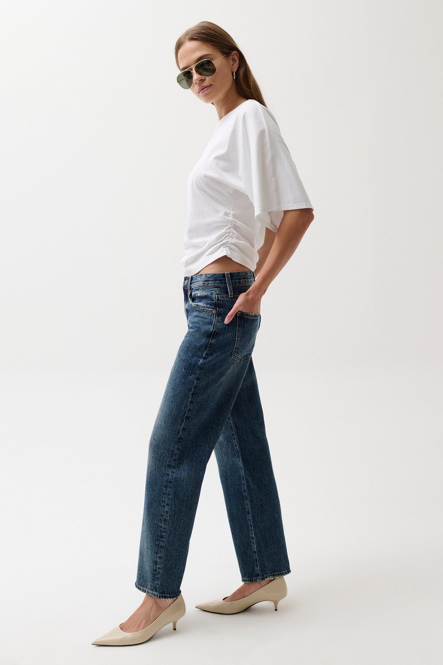 Allostudios – PETITE Lexi Mellemhøjtaljede Bowed Straight Jeans - Indigo Denim