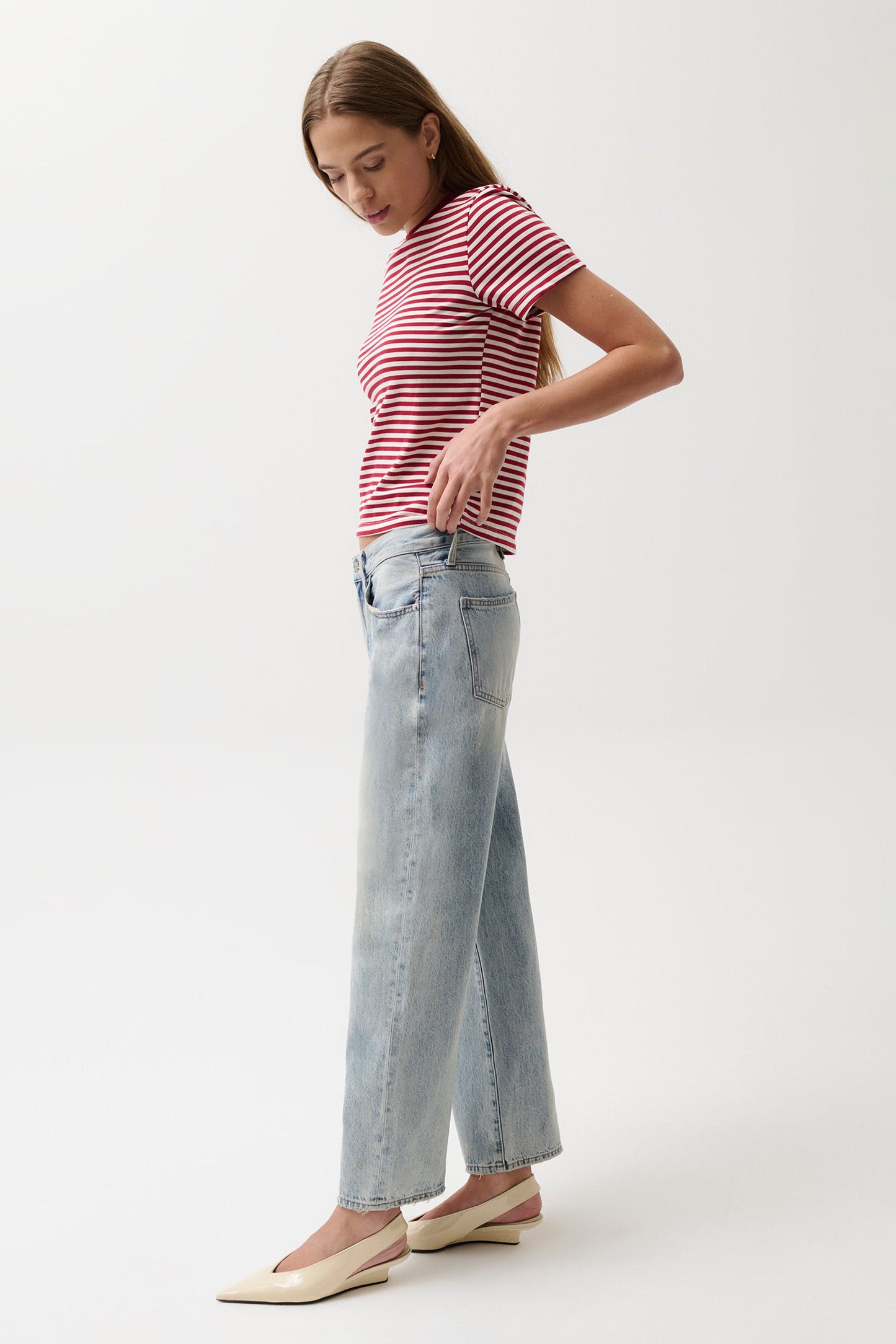 Allostudios – PETITE Lexi Mellemhøjtaljede Bowed Straight Jeans - Støvet Indigo