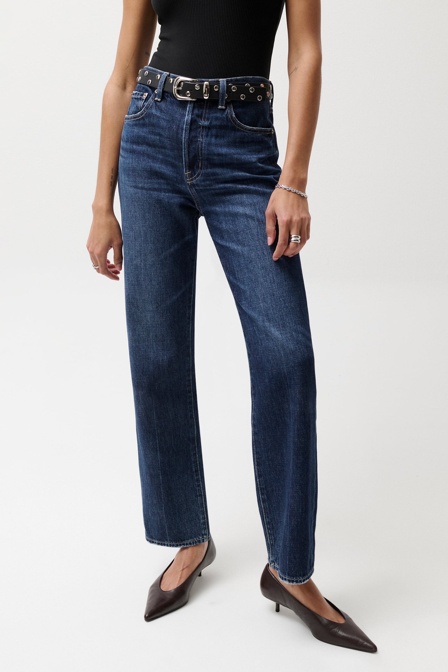 Allostudios – PETITE Cassie Super Højtaljede Straight Jeans - Mørkeblå Denim
