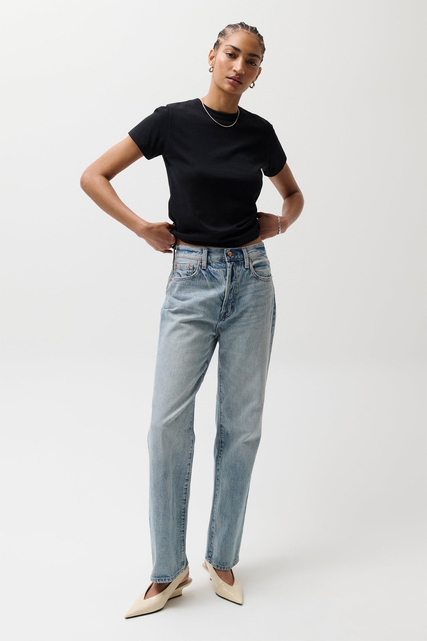 Allostudios – PETITE Cassie Super Højtaljede Straight Jeans - Lyseblå Denim