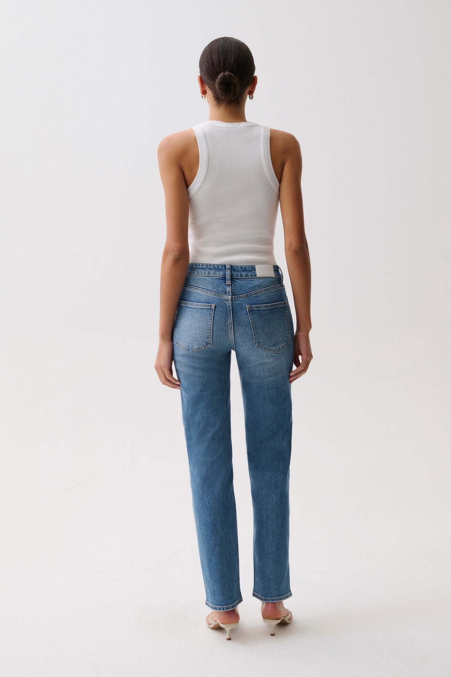 Allostudios – Aleks Mid Rise Straight Long Jeans - Stålblå