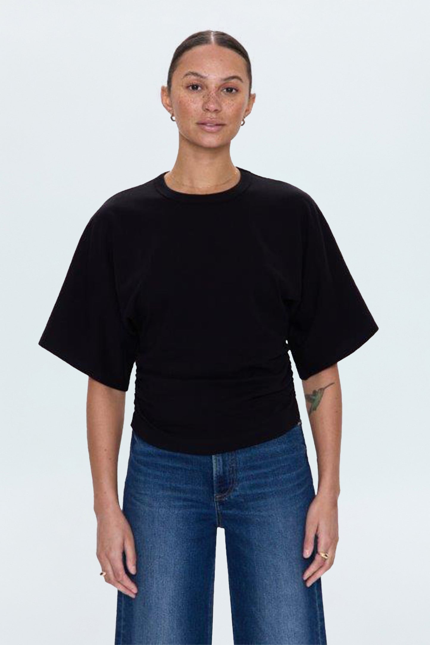 Allostudios – Veronica Kimono Sleeve Fitted Tee - Sort T-shirt
