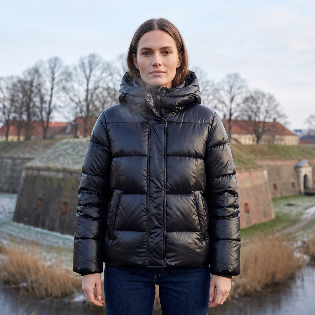 Isoleret Quiltet Jakke Med Hætte Og Lynlåslukning