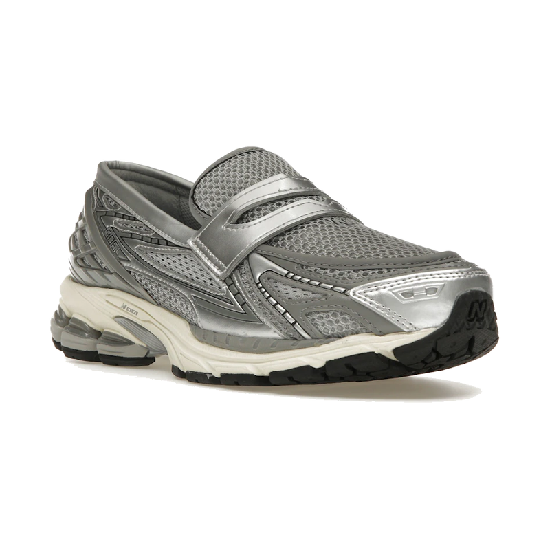 1906L Metallic Silver Loafer Sneaker – Metallisk Sølv & Shadow Grey (Unisex)